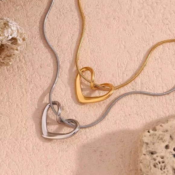 ◾️Stainless Steel Thin Heart Pendant Chain Necklace - Picture 7 of 11